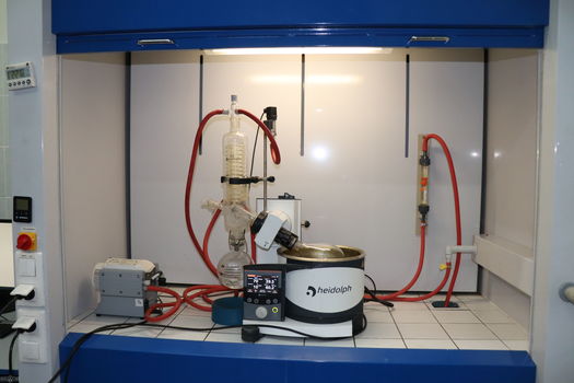 Laboratory vacuum evaporator
